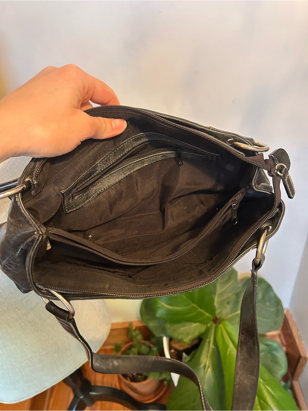Classic Black Leather Shoulder Bag - Picture 4 of 7